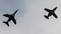 Der letzte Flug der Jubiläumsmaschine 50 Jahre Saab 105 BJ-40 „Golden Tiger“ führte sie von Linz-Hörsching nach Salzburg zum Hangar-7. (Bild: Markus Tschepp)