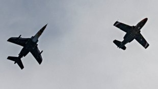 Der letzte Flug der Jubiläumsmaschine 50 Jahre Saab 105 BJ-40 „Golden Tiger“ führte sie von Linz-Hörsching nach Salzburg zum Hangar-7. (Bild: Markus Tschepp)