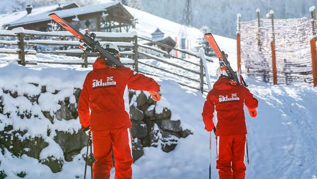 Wenig Arbeit für die Skilehrer: Die Ausbildungskurse laufen dennoch. (Bild: Gerhard Schiel)