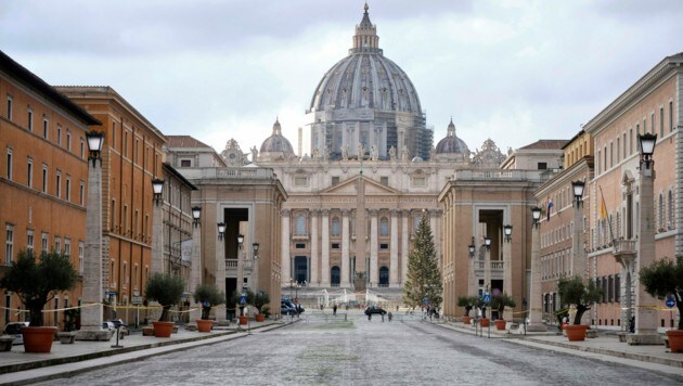 Selbst im Vatikan herrscht großteils Leere ... (Bild: Mauro Scrobogna/AP)