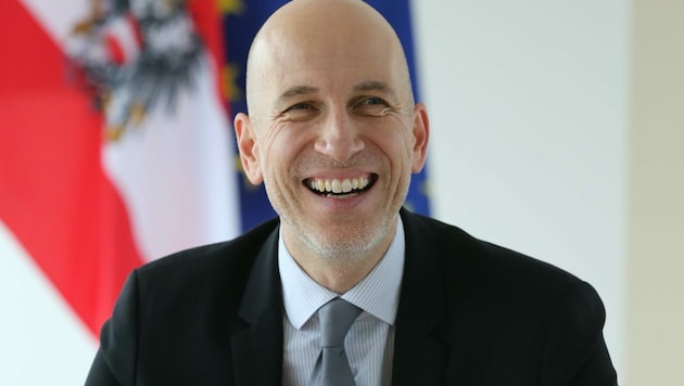 Gut gelaunt, ernst, nachdenklich, bestimmt: Der neue Arbeitsminister Martin Kocher spricht über seinen Handlungsspielraum, das Homeoffice-Gesetz, Arbeitszeit und Wachstum. (Bild: Groh Klemens)