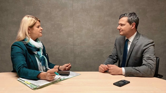 Peter Weidinger im Gespräch mit Ministerin Klaudia Tanner. (Bild: zVg)