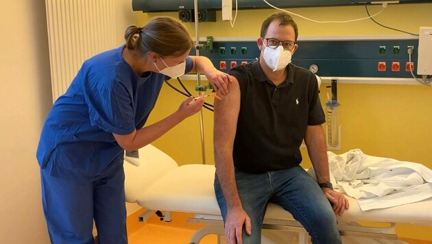 Seit Dienstag wird in Wiens Krankenhäusern im großen Rahmen geimpft. (Bild: APA/AKH WIEN/FEHRINGER)