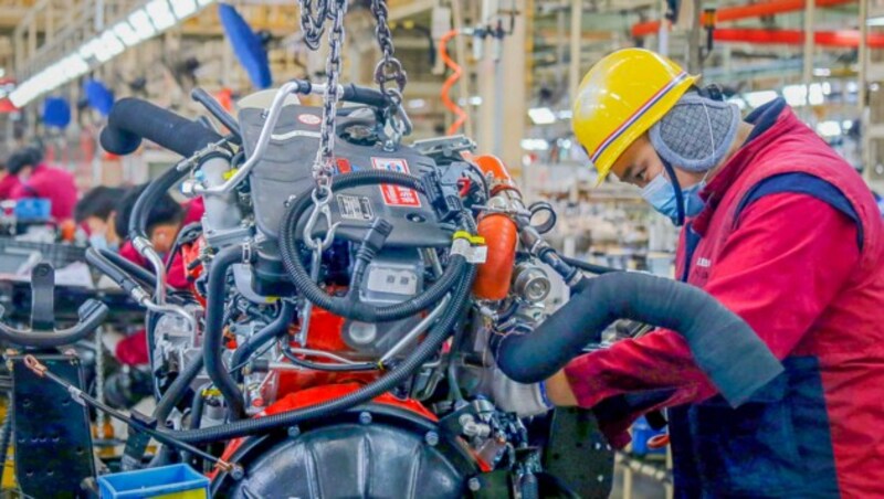 Mit dem Auslaufen der strikten Corona-Maßnahmen läuft in China die Produktion wieder stark an. (Bild: AFP)