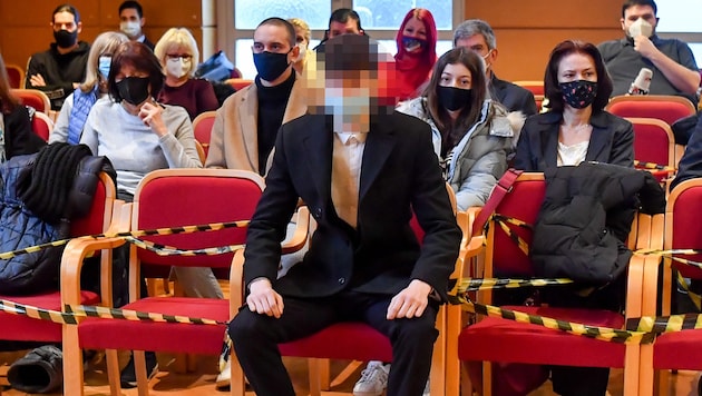 Der junge Angeklagte beim Prozess in Linz (Bild: Harald Dostal)