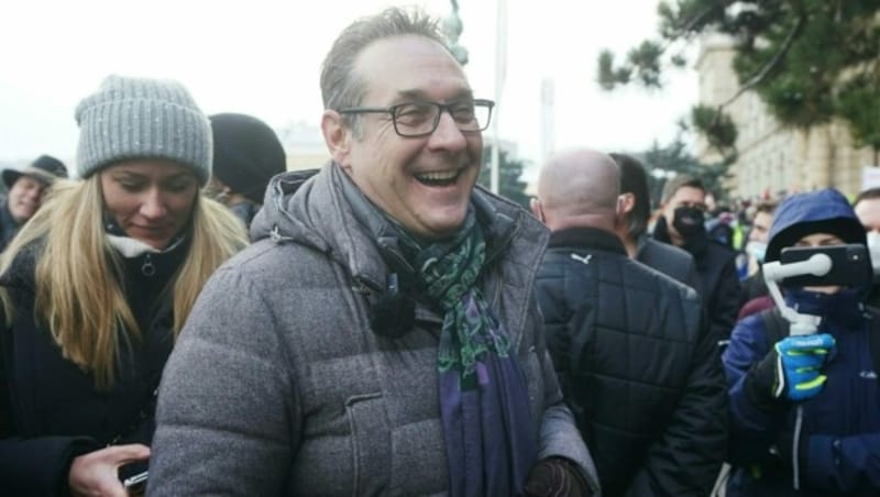 Ex-FPÖ-Chef Heinz-Christian Strache bei der Anti-Corona-Demonstration (Bild: APA/GEORG HOCHMUTH)