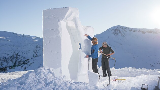 Arbeitsplatz mit Minusgraden: Schneekünstler in Aktion (Bild: Manuel Marktl)