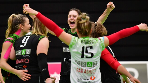 Die Vorzeichen stehen für die UVC-Volleyball-Damen um Angreiferin Ursula Erhart (Mitte) erneut auf Siegesjubel. (Bild: GEPA pictures)