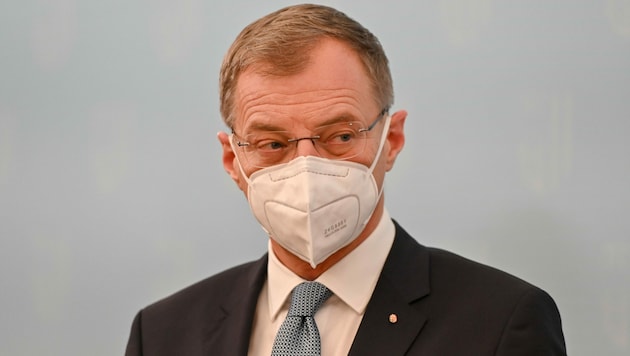 Auch LH Thomas Stelzer, ÖVP, nervt diese Dauer-Pandemie schon: „Du gehst ein paar Schritte vorwärts und es türmt sich die nächste Hürde auf. So ist das momentan leider.“ (Bild: © Harald Dostal)