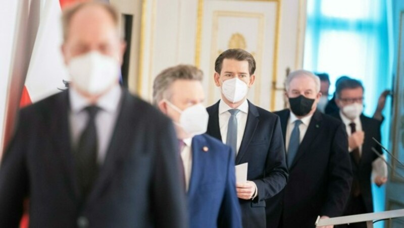 Aufmarsch der FFP2-Masken bei der Pressekonferenz (Bild: APA/Georg Hochmuth)