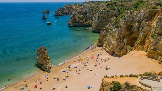 Die Portugal-Reise fiel für Mutter und Tochter wegen Corona aus – zahlen sollten sie trotzdem (Bild: Algarve Tourism Bureau)