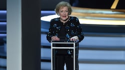 Betty White 2018 bei den Emmy Awards (Bild: AFP )