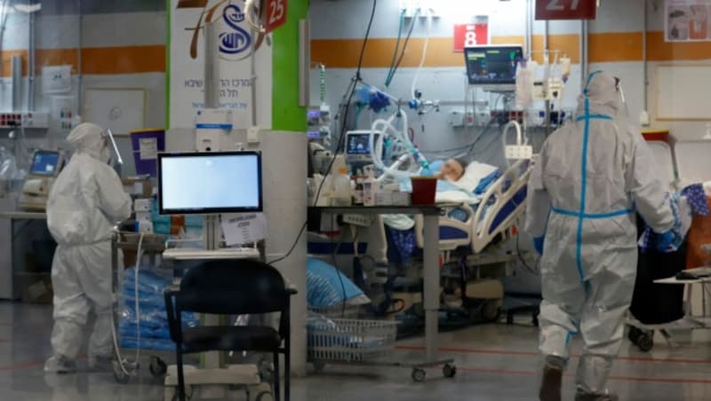 Ein Intensivpatient in einem Spital in Israel (Bild: AFP)