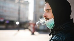 Rauchen im Freien ist in Mailand nun nicht mehr erlaubt. Am Dienstag ist ein strenges Anti-Smog-Paket in Kraft getreten. (Bild: stock.adobe.com)