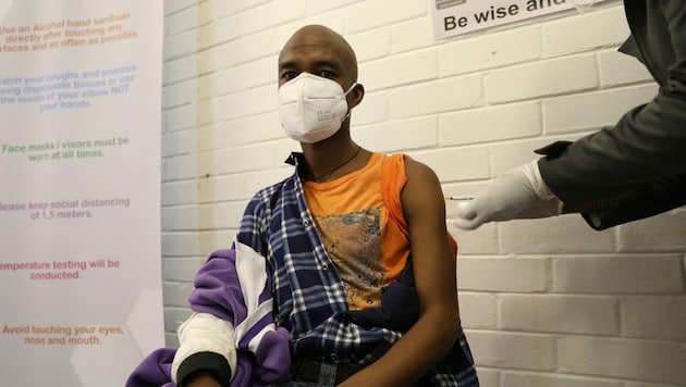 Der Oxford-Impfstoff wurde bereits im Juni 2020 an Personen in Südafrika getestet. (Bild: AFP)