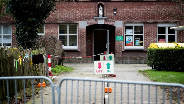 Die Volksschule in Edegem wurde nach Corona-Fällen geschlossen. (Bild: AFP)