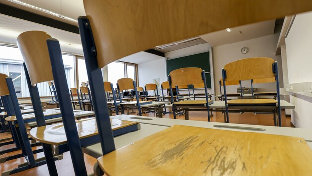 Die Klassen bleiben weiter leer. Erst nach den Semesterferien wird eine Öffnung anvisiert. (Bild: Tschepp Markus)