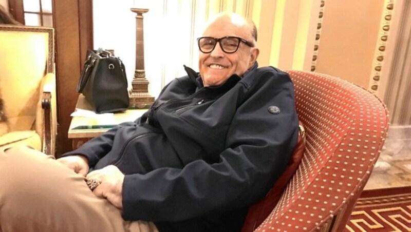 Rudy Giuliani vergnügt beim Interview mit der „Krone“ (Bild: Gregor Brandl)
