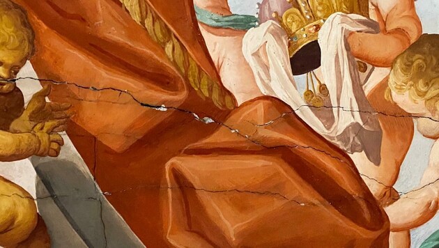 Risse an den Deckenmalereien in der Wallfahrtskirche Frauenberg (Bild: Mag. Mag. Prior Pater Maximilian Schiefermüller OSB)