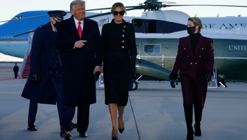 Donald und Melania Trump am Weg nach Florida. (Bild: APA / Photo by ALEX EDELMAN / AFP)