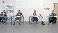 Unternehmer Sascha Auer, Finanzstadtrat Werner Anzenberger, Bürgermeister Peter Koch und Mittelschuldirektor Karl Moser. (Bild: Stadt Bruck/Pashkovskaya)