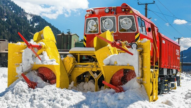 Bei den Schneemassen wird die „Beilhack X491.003“ angefordert, um die Gleise zu räumen. (Bild: Michael Fritscher)