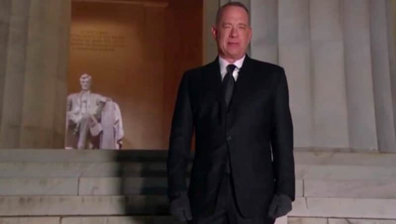 Oscar-Preisträger Tom Hanks führte nach der Inauguration von Joe Biden die Sendung „Celebrating America“ (Bild: APA/Inaugural Committee via AP)