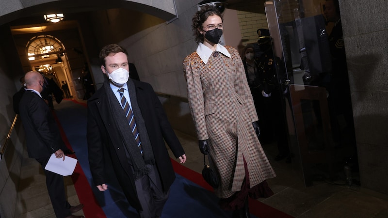 Cole and Ella Emhoff, the stepchildren of Kamala Harris at Joe Biden's inauguration. (Bild: APA/AFP/Win McNamee)