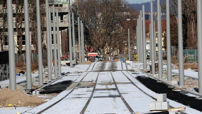 Die Arbeiten an der neuen Straßenbahnlinie gehen zügig voran (Bild: Christian Jauschowetz)