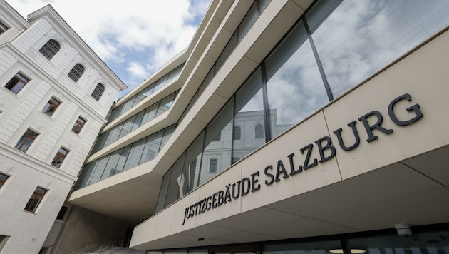 Porota se v úterý sešla u zemského soudu v Salcburku. Rozsudek by mohl být vynesen ještě dnes. (Bild: Tschepp Markus)