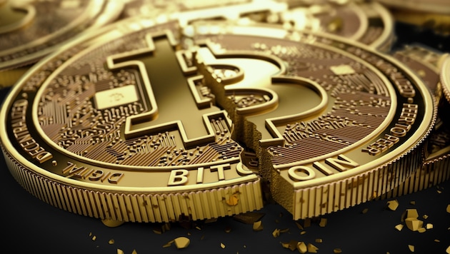 The "halving" takes place cyclically every four years. The reward for "mining" new Bitcoins, which the "miners" receive in exchange for their computing power, is halved. (Bild: ©Wit - stock.adobe.com)