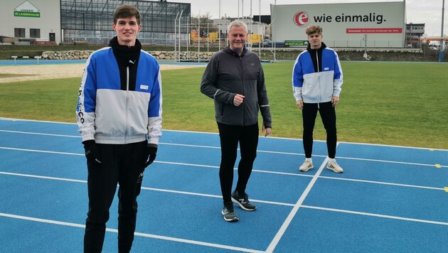 In Eisenstadt ist die Leichtathletik-Arena trotz Lockdown geöffnet. Bürgermeister Steiner (Mitte) trainierte mit Nachwuchstalenten. (Bild: Stadtgemeinde Eisenstadt)