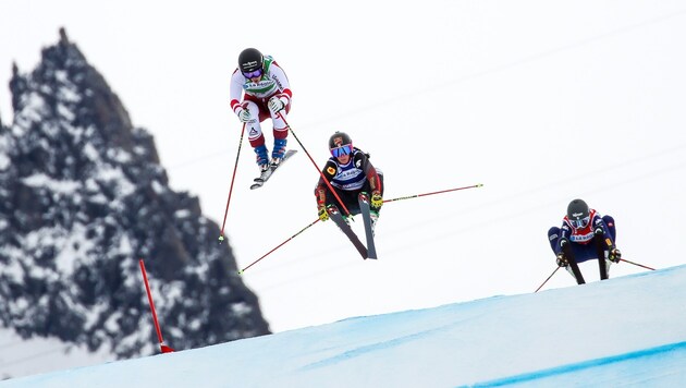 Katrin Ofner (vorne) fliegt der WM entgegen. (Bild: GEPA)