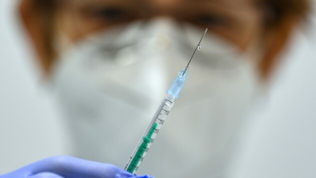 Der Wirbel beim Thema „Impfgünstlinge“ ist zurzeit groß – für einen Heimleiter viel zu groß (Bild: dpa-Zentralbild/Patrick Pleul)