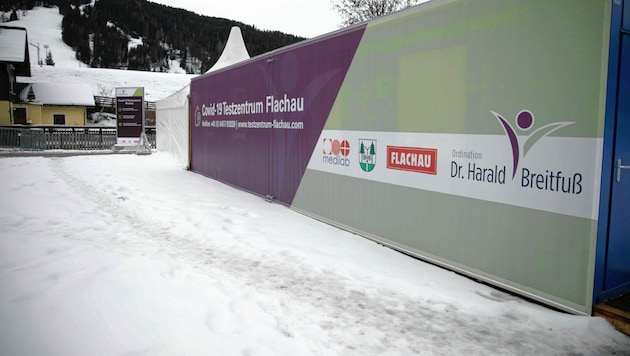 Die Teilnehmer des Skilehrerkurses in Flachau müssen weiter in ihren Zimmern ausharren. Mittlerweile gibt es 76 Infizierte. (Bild: Pressefoto Scharinger © Daniel Scharinger)