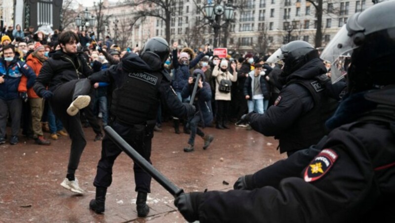 Bei den landesweiten Protesten am Wochendende verhaftete die russische Polizei Tausende Demonstranten. (Bild: ASSOCIATED PRESS)