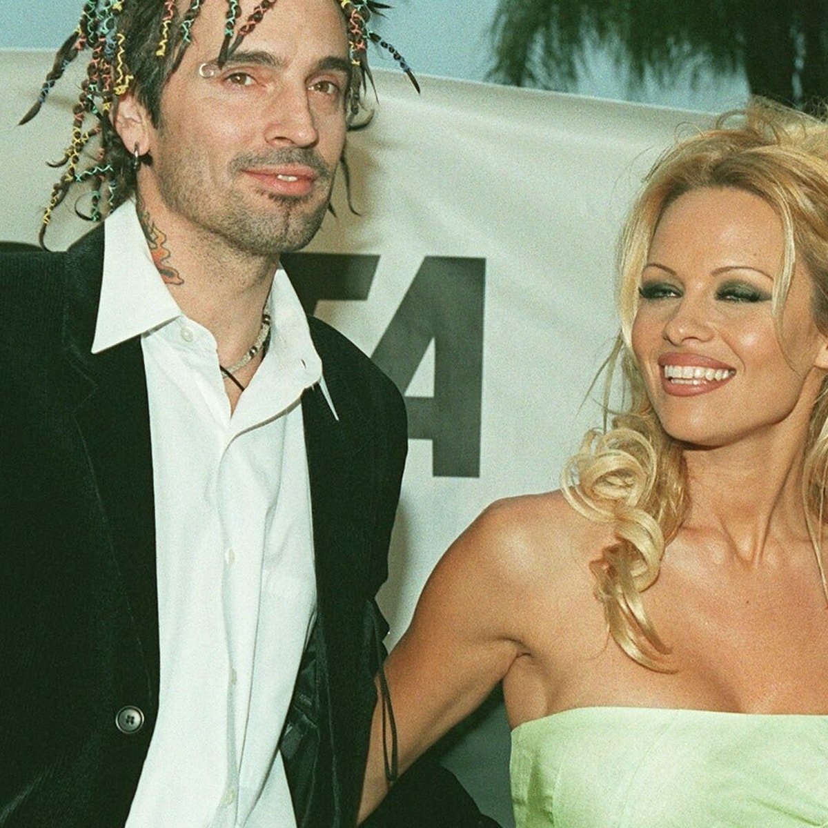 Sextape Und Skandale Pamela Anderson Und Tommy Lee Ehe Wird Zur Serie Krone At