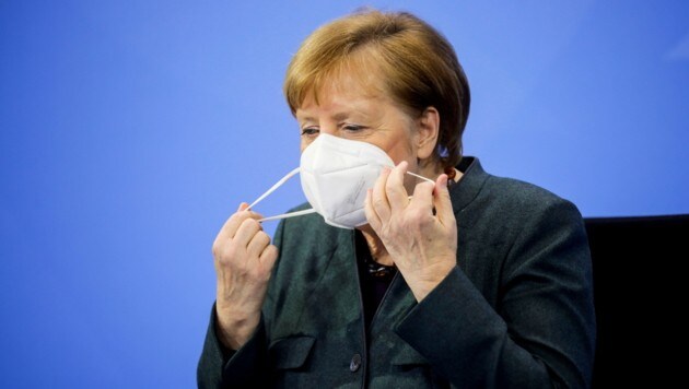 Die deutsche Kanzlerin Angela Merkel zeigt sich zunehmend unzufrieden mit dem Corona-Management in Deutschland. (Bild: AP/Hannibal Hanschke)