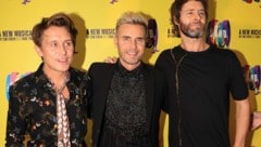 Zuletzt nur noch zu dritt auf der Bühne: Mark Owen, Gary Barlow und Howard Donald (Bild: Peter Byrne / PA / picturedesk.com)