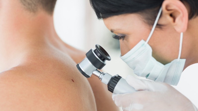 Dermatologists can detect and treat skin cancer at an early stage. (Bild: WavebreakmediaMicro/stock.adobe.com)