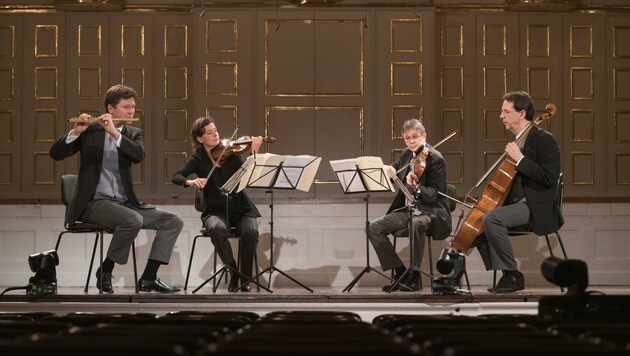 Mitglieder der Wiener Philharmoniker interpretieren Mozarts Flötenquartett (Bild: Wolfgang Lienbacher)