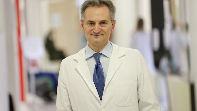 Primar Richard Greil vom Uniklinikum Salzburg fordert eine Bestandsaufnahme und ein klares Konzept, wie mit mit der Mutation infizierten Patienten umgegangen werden soll. (Bild: Tschepp Markus)