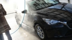 Nach einer Autowäsche gab der junge Steirer Gas (Symbolbild). 