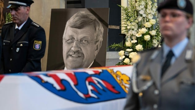 Walter Lübcke, Regierungspräsident des hessischen Bezirks Kassel, war im Juni 2019 auf der Terrasse des eigenen Hauses erschossen worden. (Bild: AFP)