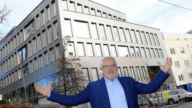 Geschäftsführer Günter Pirker vor der neuen SPÖ-Zentrale in der Grazer Metahofgasse 16. (Bild: Christian Jauschowetz)