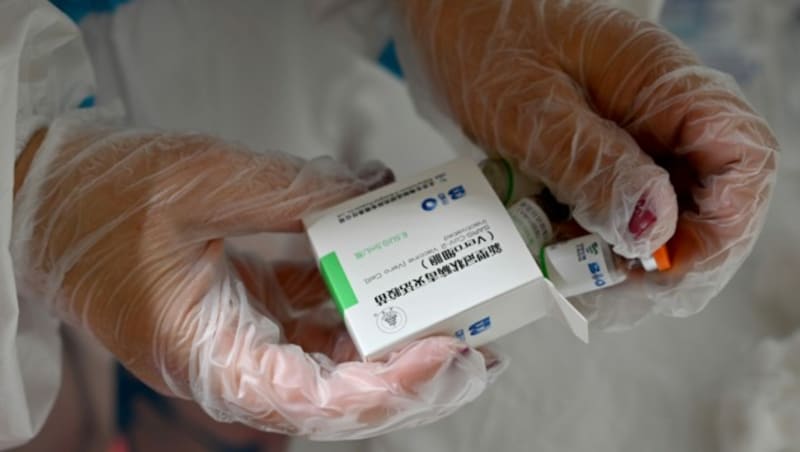 Der chinesische Impfstoff wurde bereit mehr als einer Million Menschen verabreicht. (Bild: APA/AFP/Andrej Isakovic)