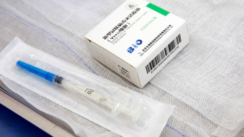In Serbien ist der chinesische Impfstoff bereits im Einsatz. (Bild: AP)