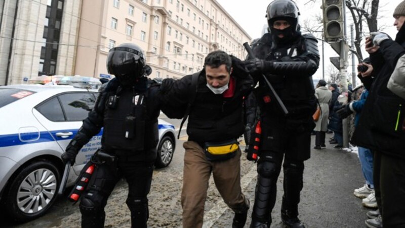 Die Anhänger des Oppositionspolitikers Alexei Nawalny, die seit Wochen gegen die Inhaftierung Nawalnys auf die Straße gehen, organisieren sich häufig über Twitter und andere ausländische soziale Medien. (Bild: AFP)