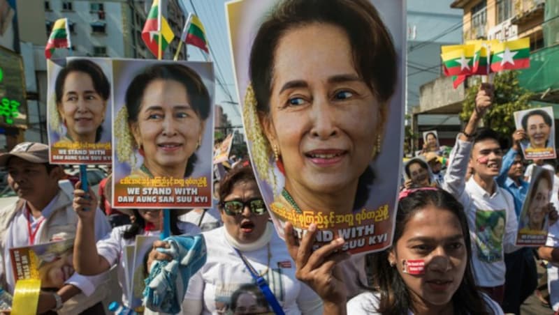 Kurz vor der nächsten Amtszeit wurde Myanmars Regierungschefin Aung San Suu Kyi vom Militär festgesetzt. (Bild: AFP/Sai Aung Main)