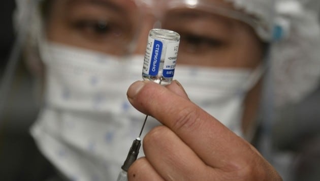 Ab Dienstag gibt es die angepassten Impfstoffe. (Bild: APA/AFP/Aizar Raldes)